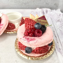 馬卡龍蛋糕小盒粉紅色混合漿果假糖果 第1張的照片