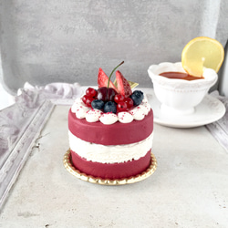 赤裸蛋糕對象紅色假甜點 第1張的照片