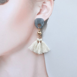 sky gray × tassel  pierce / earring 3枚目の画像