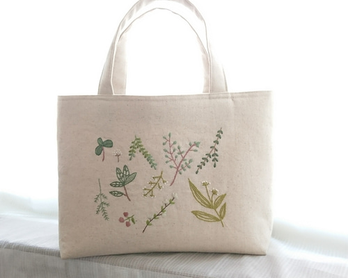 葉っぱ色々刺繍のトートバッグ トートバッグ momo 通販 11756015