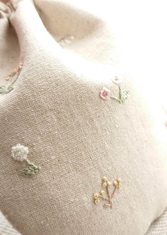 小さなお花刺繍の巾着袋 3枚目の画像