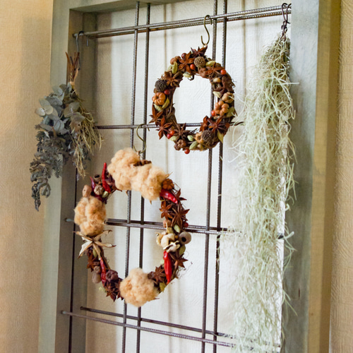 コニファーグリーンと木ノ実のクリスマスリース☆冬リース