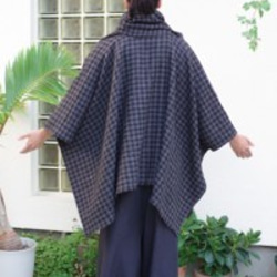 【男女兼用アウター】ウール素材羽織ポンチョ　千鳥格子黒＆グレー　和装やママコートにも 2枚目の画像