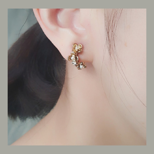 彎月復古金小小花水木clip earring~後方有亮點。° 第3張的照片