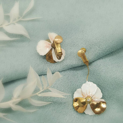 一朵單純淨白的花clip earring~可訂製穿式耳環 第3張的照片