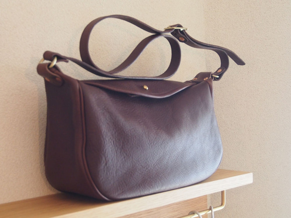 flap shoulder bag cacao - フラップショルダーバッグ（カカオ） 2枚目の画像