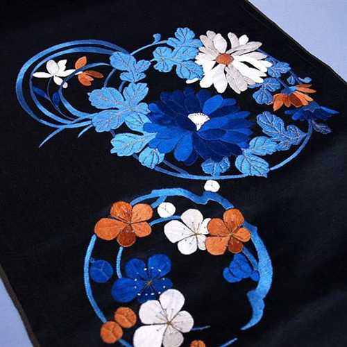 Antique》絹地 繻子 四君子の刺繍 菊 欄 梅 竹 s2094 生地 くらふと藍 通販｜Creema(クリーマ) 5103563