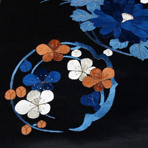 Antique》絹地 繻子 四君子の刺繍 菊 欄 梅 竹 s2094 生地 くら