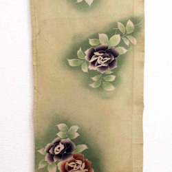 《Antique》薔薇柄の縮緬布　正絹	s2102　※変色あり※ 9枚目の画像