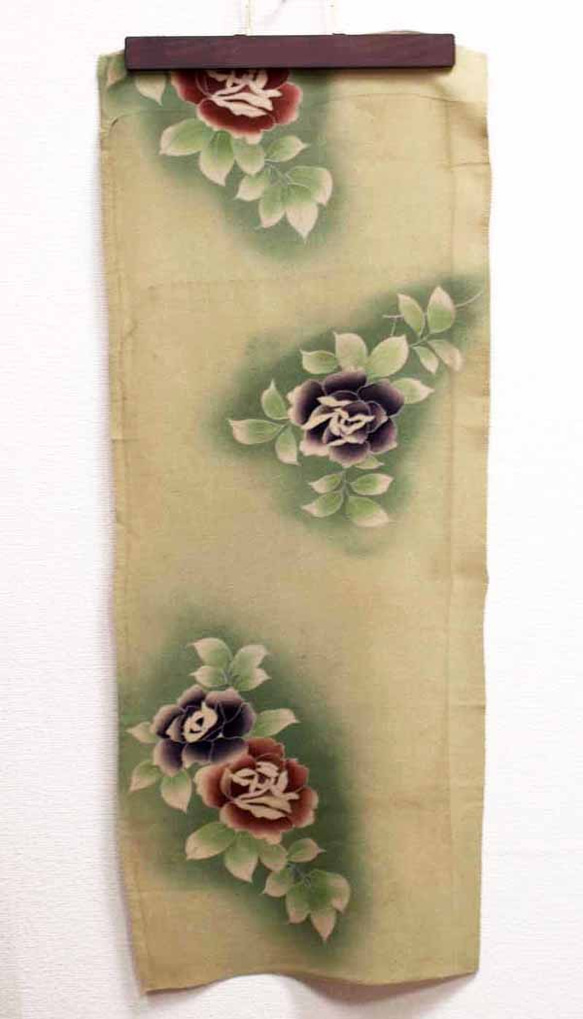 《Antique》薔薇柄の縮緬布　正絹	s2102　※変色あり※ 9枚目の画像