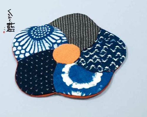 ハンドメイドうめ ねじり梅のコースター 型染 絣 藍木綿 古布 藍染め s2124-01