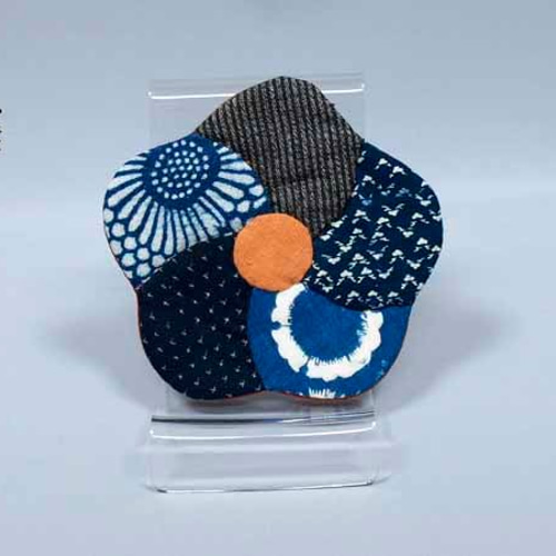 ねじり梅のコースター 型染 絣 藍木綿 古布 藍染め s2124-01