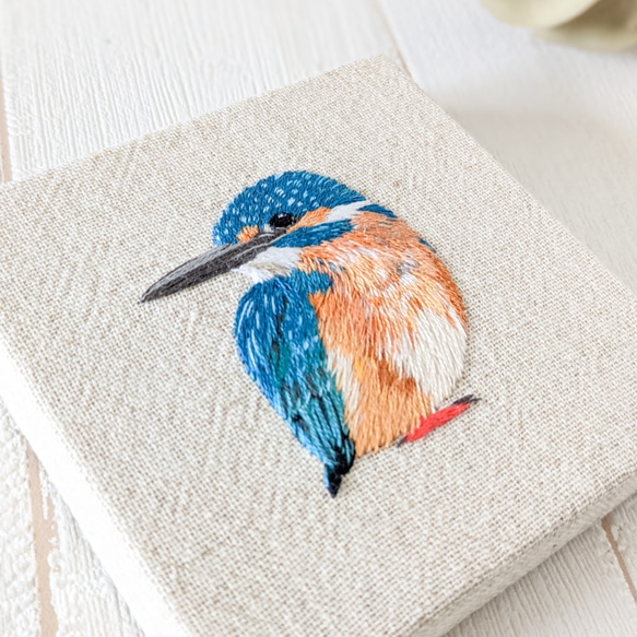 カワセミの手刺繍ファブリックパネル　鳥 2枚目の画像