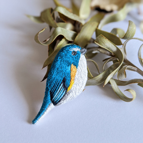特集・メルマガ掲載》ルリビタキの刺繍ブローチ 鳥 刺繍