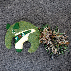 オオアリクイのブローチ　緑 5枚目の画像