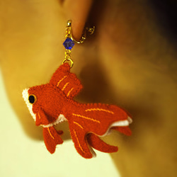 金魚のイヤリング　赤 4枚目の画像