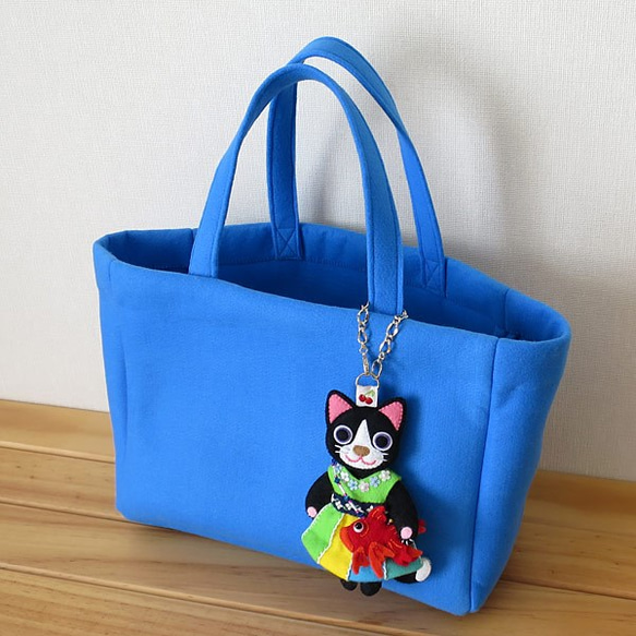 【Michiko様オーダー品】黒ネコの女の子バッグチャーム 2枚目の画像