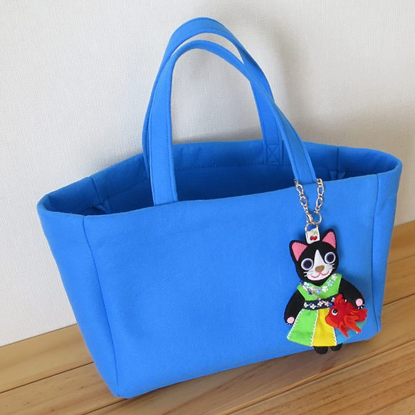 【Michiko様オーダー品】黒ネコの女の子バッグチャーム 3枚目の画像