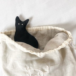 黒猫のサシェと刺繍入り巾着袋のセット（ローズの香り） 5枚目の画像