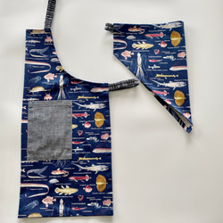 深海魚柄☆120〜130こどもエプロン、三角巾、巾着の3点セット 2枚目の画像