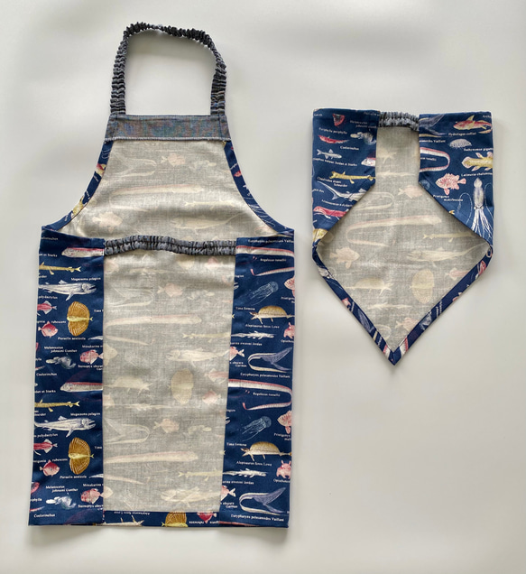 深海魚柄☆120〜130こどもエプロン、三角巾、巾着の3点セット 3枚目の画像