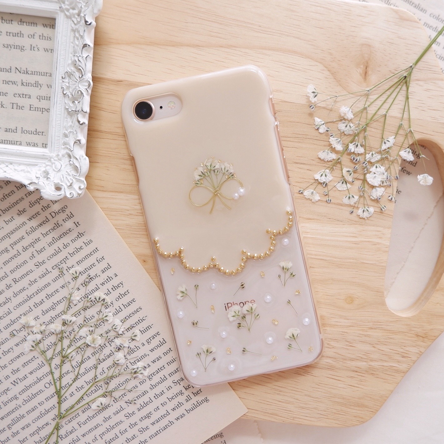 【全機種対応】かすみ草ブーケのスカラップ❁.*･ﾟスマホケース  ライトベージュ