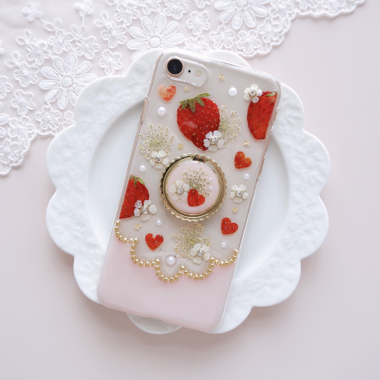 ❁スマホリング付き❁ 本物いちごと小花のスカラップ❁.*･ﾟスマホケース  ミルキーピンク【※iPhone専用ページ】