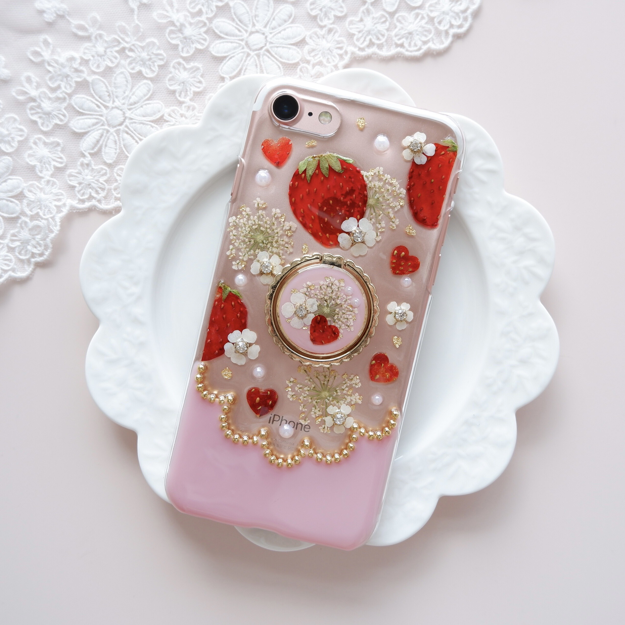 ❁スマホリング付き❁【全機種対応】本物いちごと小花のスカラップ❁.*･ﾟスマホケース  ストロベリーピンク