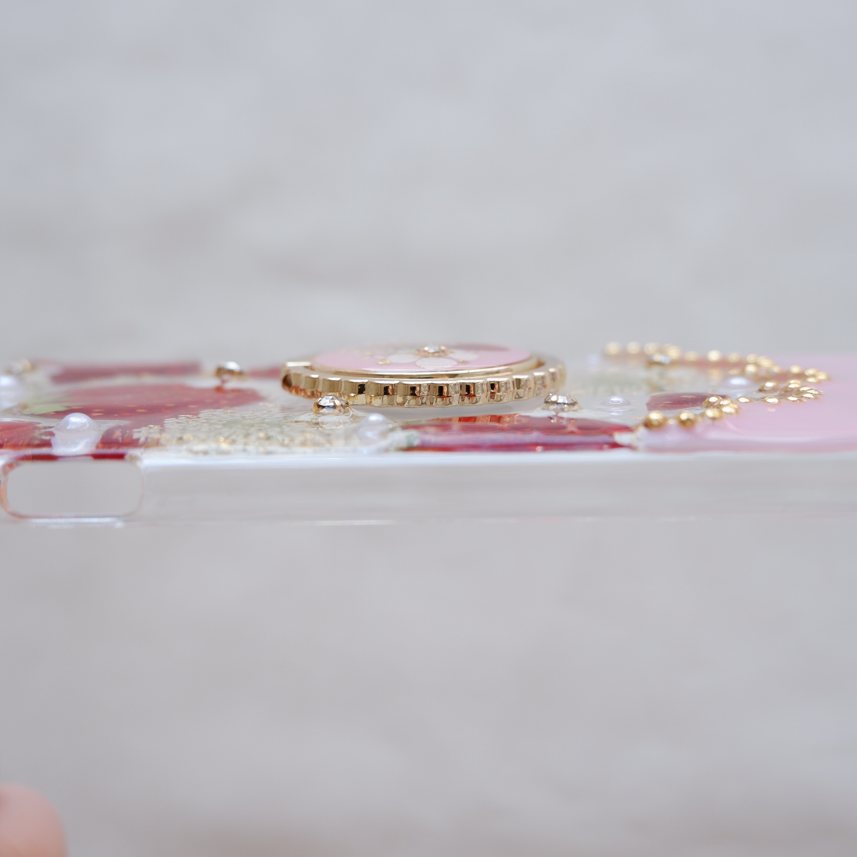 ❁スマホリング付き❁【全機種対応】本物いちごと小花のスカラップ❁.*･ﾟスマホケース  ストロベリーピンク