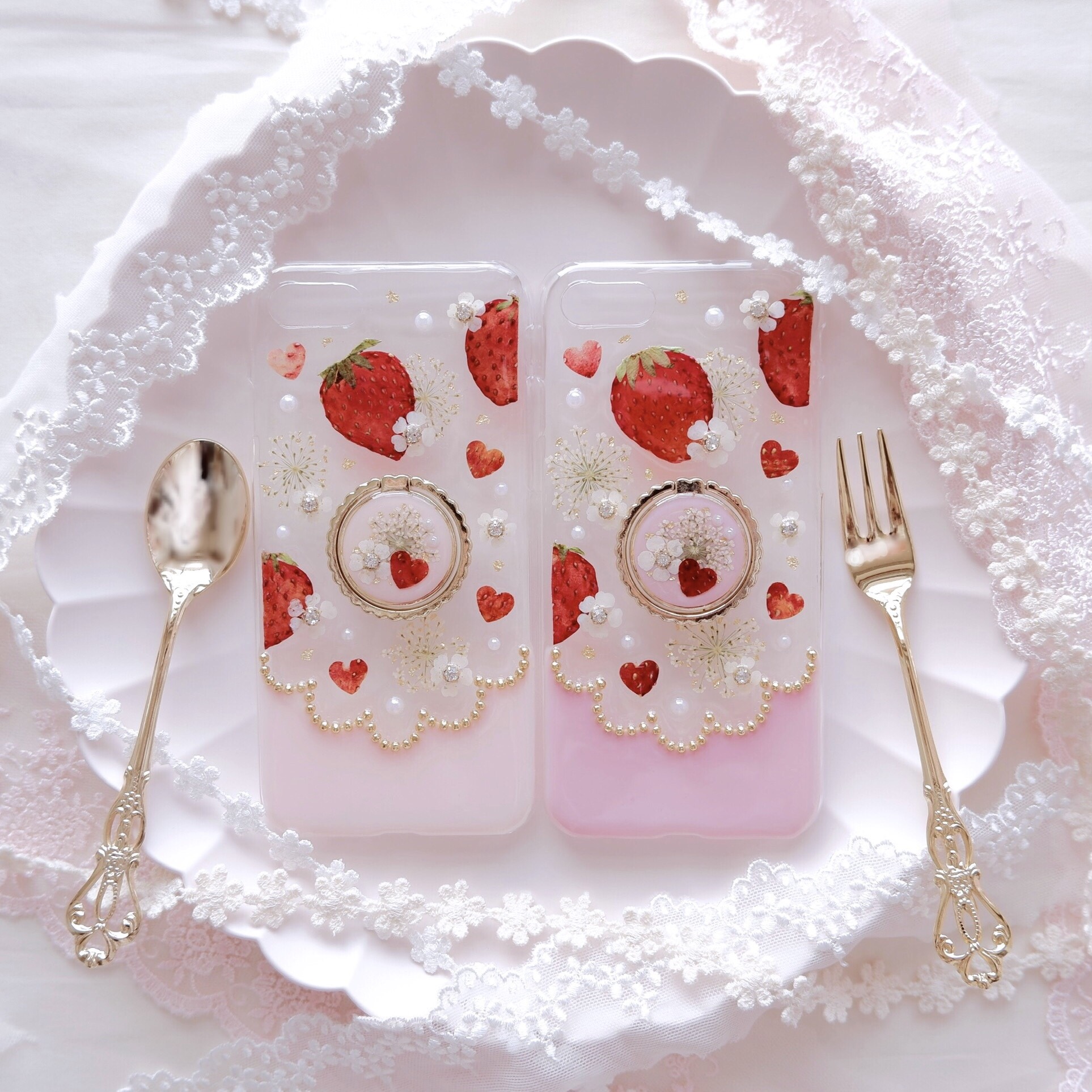 ❁スマホリング付き❁【全機種対応】本物いちごと小花のスカラップ❁.*･ﾟスマホケース  ストロベリーピンク