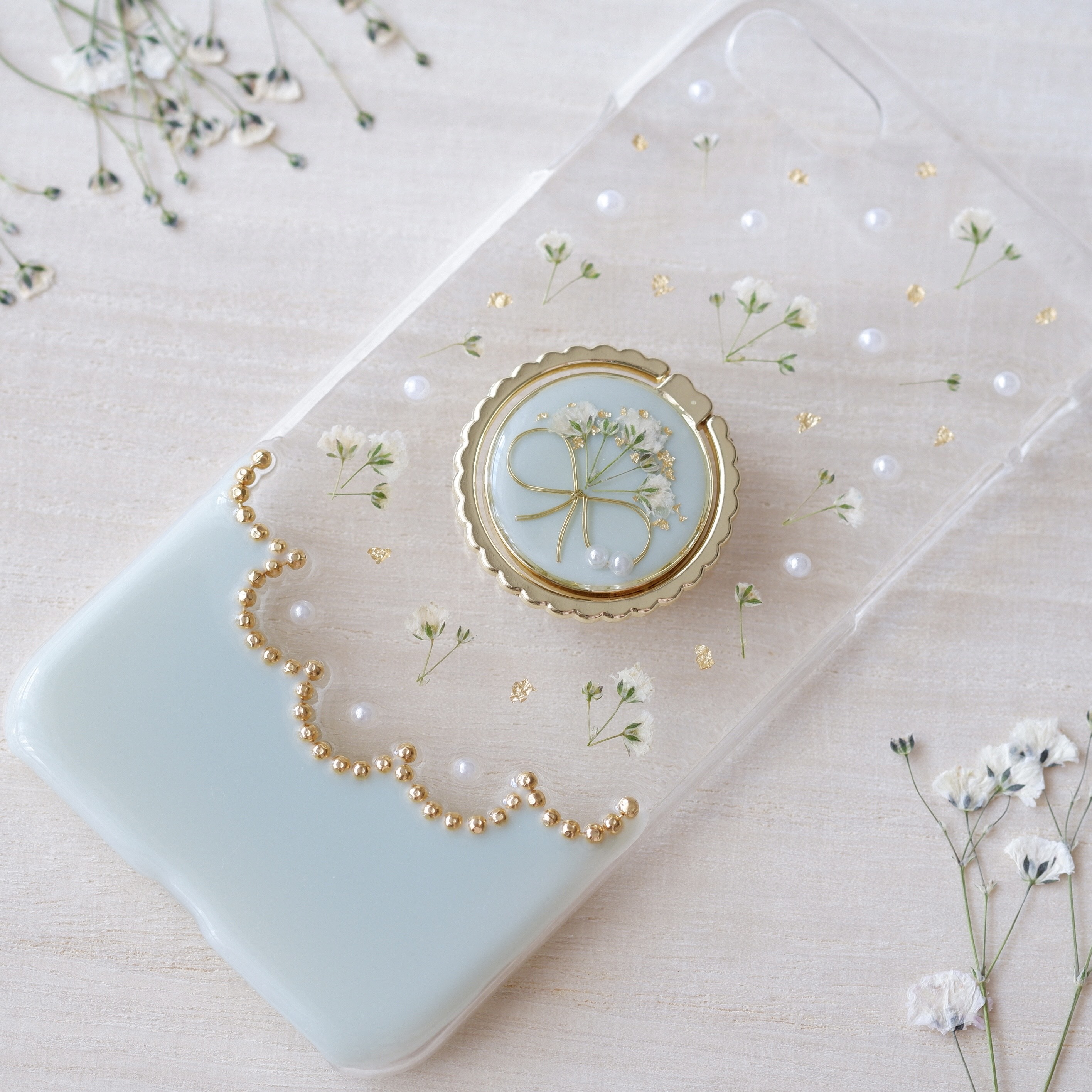 ❁スマホリング付き❁【全機種対応】かすみ草ブーケのスカラップ❁.*･ﾟスマホケース