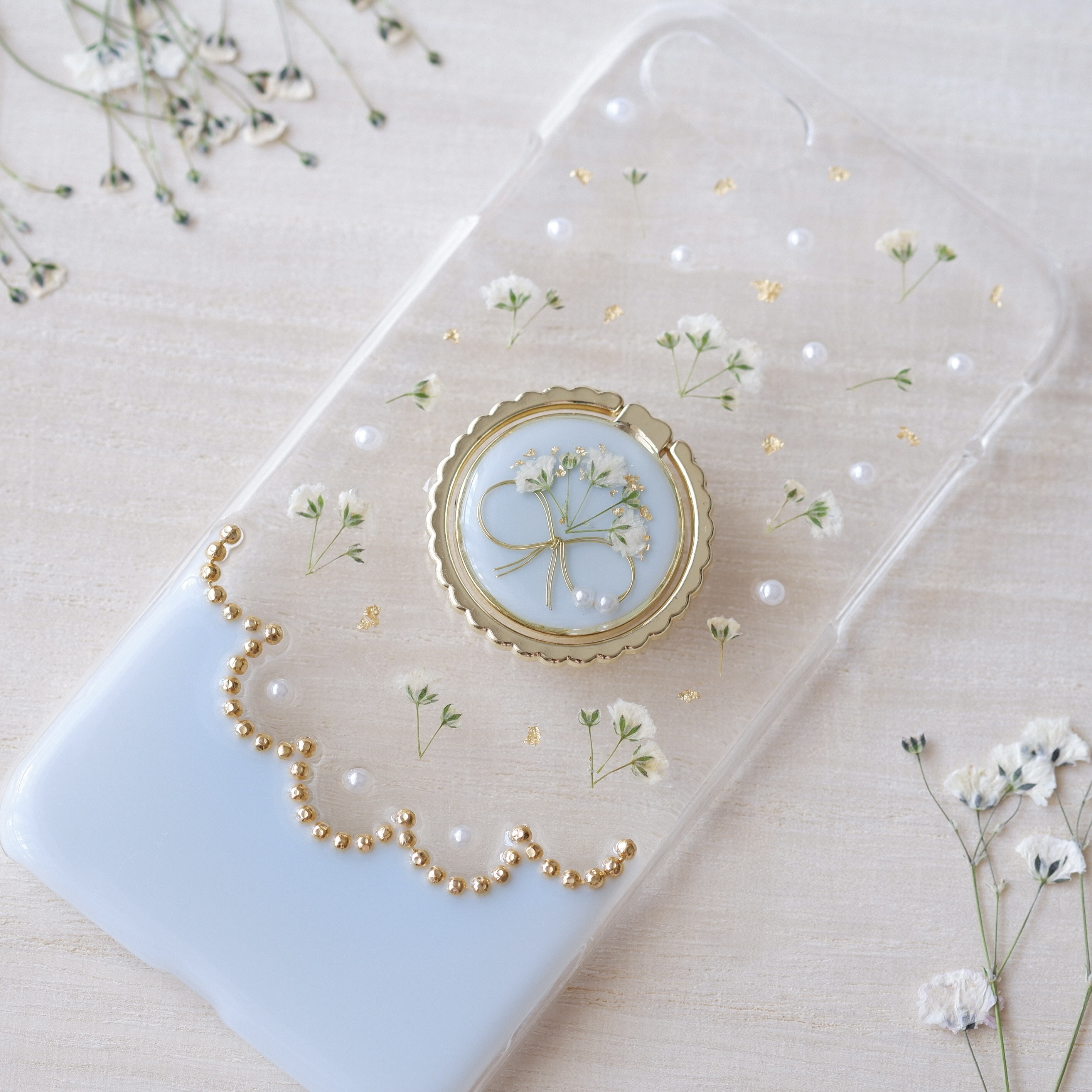 ❁スマホリング付き❁【全機種対応】かすみ草ブーケのスカラップ❁.*･ﾟスマホケース