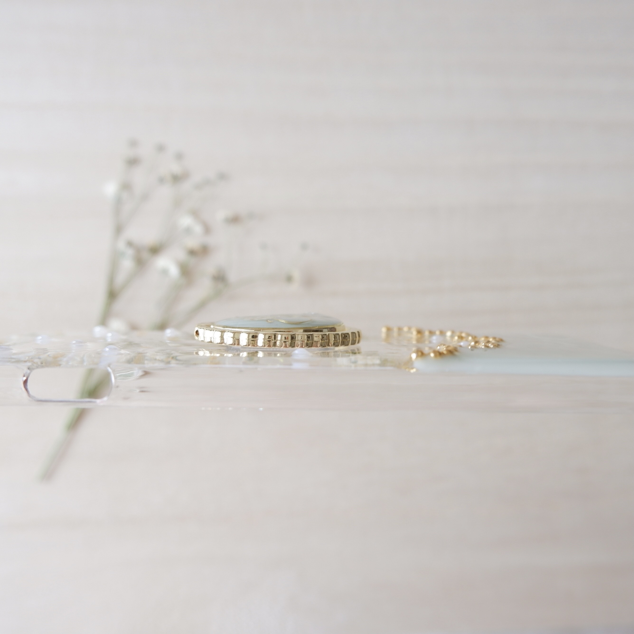 ❁スマホリング付き❁【全機種対応】かすみ草ブーケのスカラップ❁.*･ﾟスマホケース