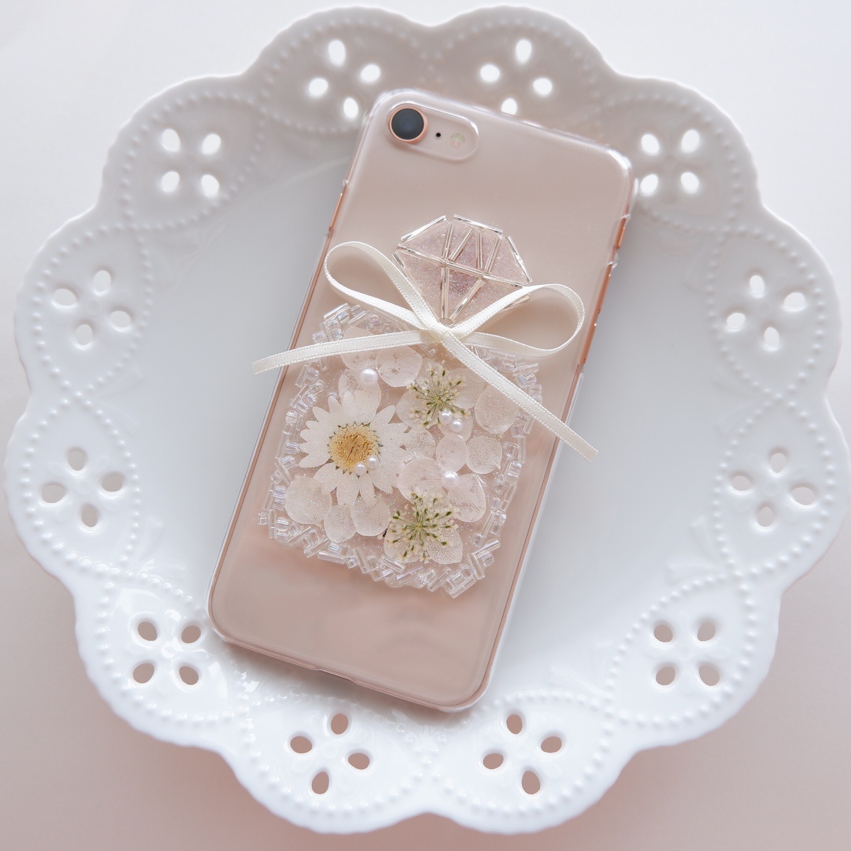お花の詰まった香水瓶❁.*･ﾟホワイト スマホケース【iPhone専用ページ】