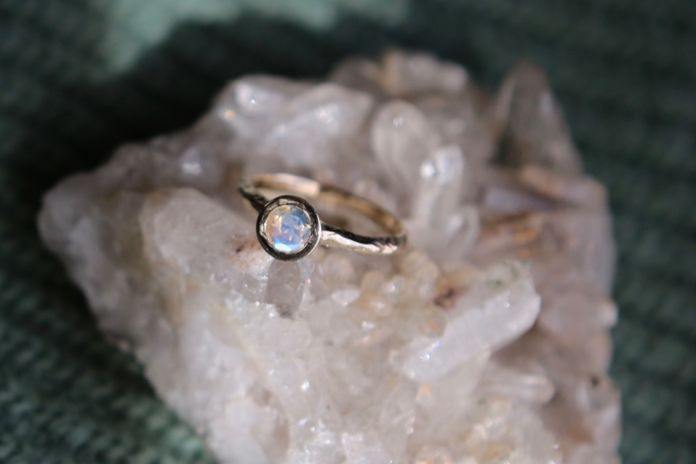 月のカケラ⭐︎ロイヤルブルームーンストーンK10YG⭐︎ ring