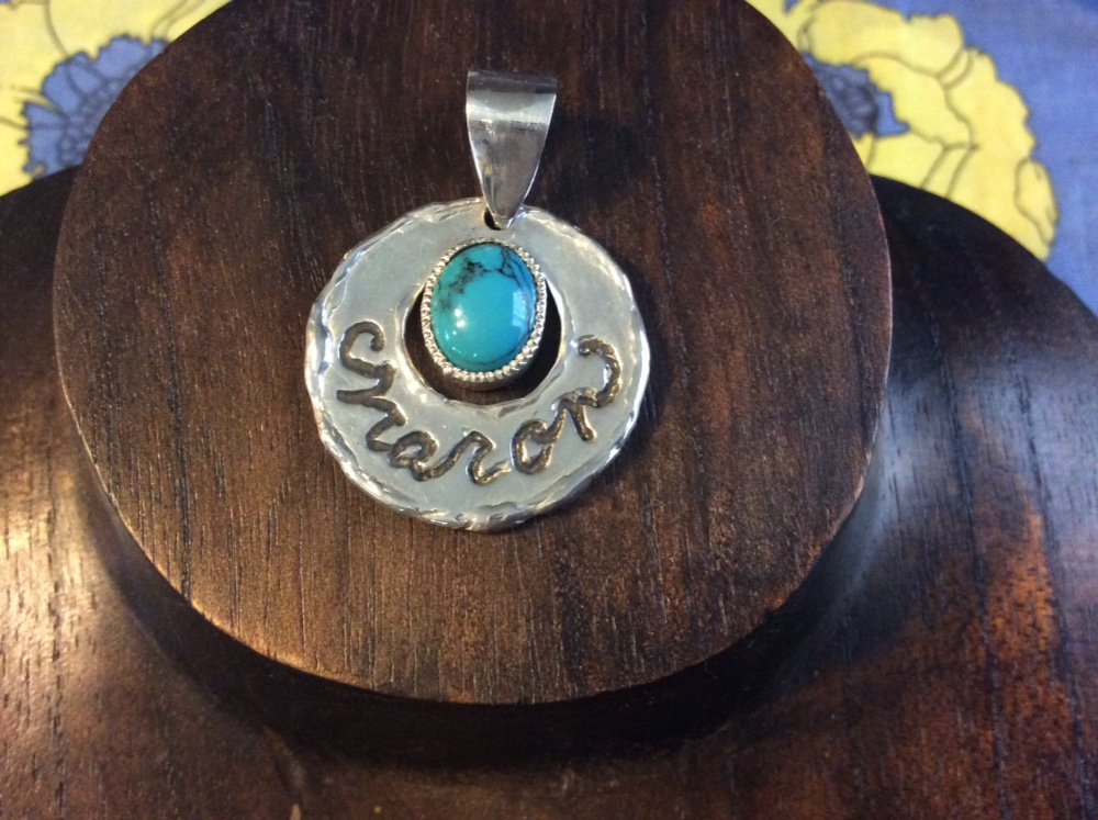 【受注制作】大粒トルコ石の文字入りペンダントトップ