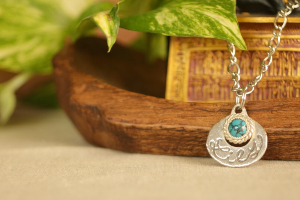 【アクセサリー感覚】トルコ石入りドックネームタグペンダント 13,104円