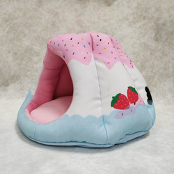 寵物寢具-暖屋系列(中)-草莓剉冰/替換式床墊 第4張的照片