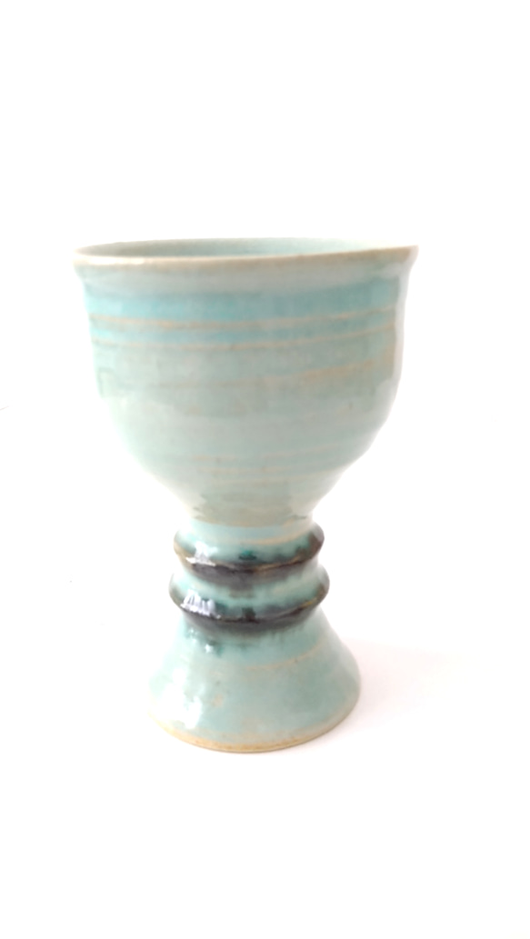 エメラルドグリーンの陶器のゴブレット 2枚目の画像
