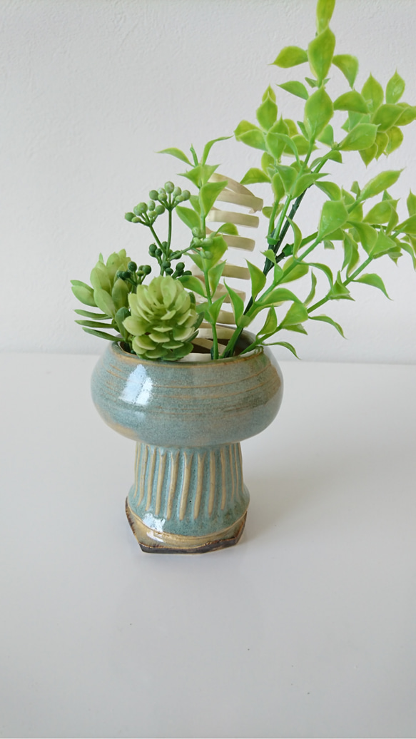 ささっと素敵に飾れるギリシャ神殿風小ぶりの花瓶※送料無料※ 3枚目の画像