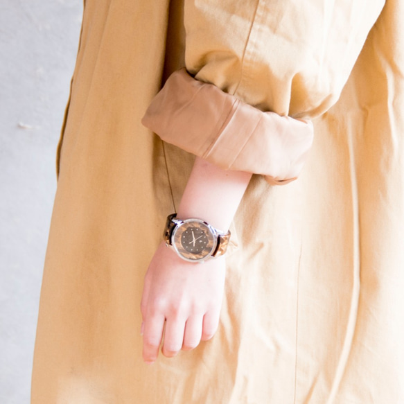 腕時計 鯖江バングルウォッチ ビッグフェイス ゴールドモザイク 5枚目の画像