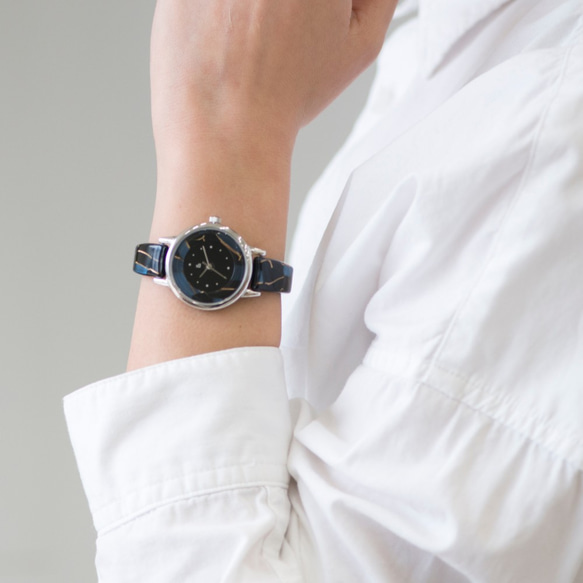 腕時計 鯖江バングルウォッチ スモールフェイス ブルーモザイク 3枚目の画像