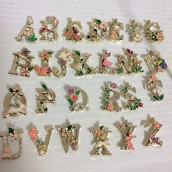 【送料込み】飾り文字チャーム☆カワイイ☆2文字お選びください☆アルファベット 5枚目の画像