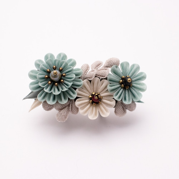 つまみ細工 ブローチ 「FLORIANTAL WREATH」 Nostalgic flowers 6枚目の画像