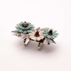 つまみ細工 ブローチ 「FLORIANTAL WREATH」 Nostalgic flowers 8枚目の画像