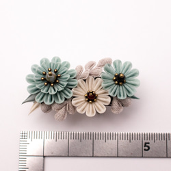 つまみ細工 ブローチ 「FLORIANTAL WREATH」 Nostalgic flowers 9枚目の画像