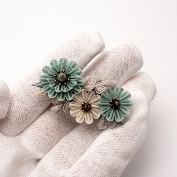 つまみ細工 ブローチ 「FLORIANTAL WREATH」 Nostalgic flowers 10枚目の画像