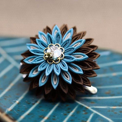 acca ヘアクリップ 青と金 花モチーフ acca ヘアクリップ 青と金 花モチーフ acca ヘアクリップ 青と金