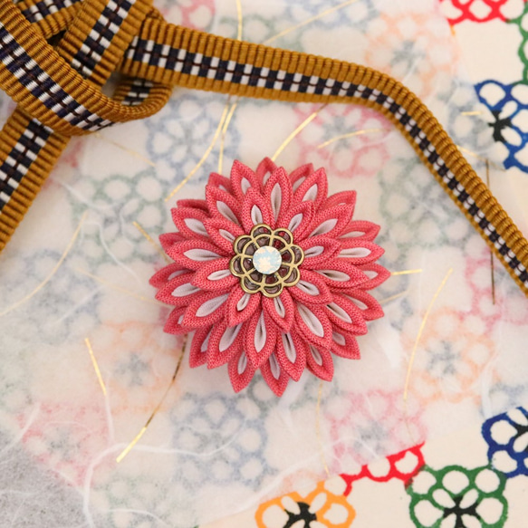 帯留「花小粋」マットピンク | つまみ細工 帯留め 和 | 受注制作 2枚目の画像