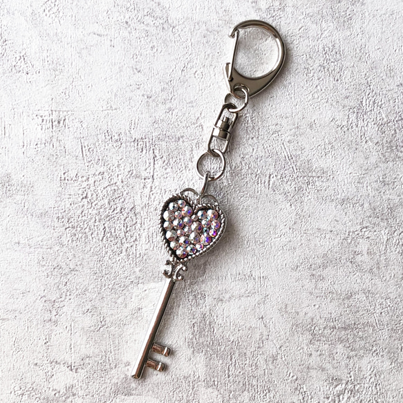 キラキラハートのキーホルダー 鍵モチーフ シルバー×クリスタルAB